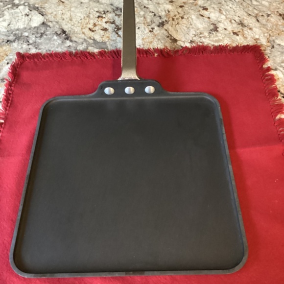 Calphalon Hard-anodized Griddle 11” - Picture 4 of 5